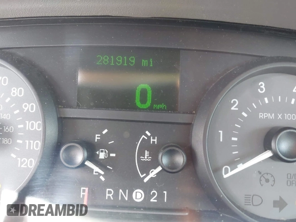 2010 Mercury Grand Marquis LS z VIN 2MEBM7FV4AX618013, wystawiony jako IAAI lot #41652851 z przebiegiem 281 919 mil mil oraz . Historia ofert i sprzedaży dostępna na DreamBid. Obrazek 7.