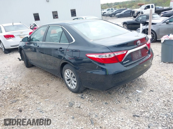 2015 Toyota Camry XLE with VIN 4T4BF1FK2FR461922, listed as a IAAI auction lot 41995064 with 195,943 mi miles. Bid and sale history available at carsss.com. Image 3.