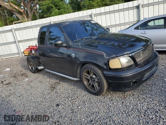 2000 Ford F-150 XL with VIN 2FTRX07L1YCA89598, listed as a Copart auction lot 55571645 with 235,923 mi miles and Salvage title. Bid and sale history available at DreamBid. Image 4.