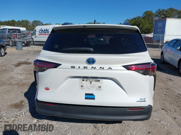 2022 Toyota Sienna XLE with VIN 5TDYRKEC1NS136293, listed as a IAAI auction lot 41694404 with 155,772 mi miles. Bid and sale history available at carsss.com. Image 16.