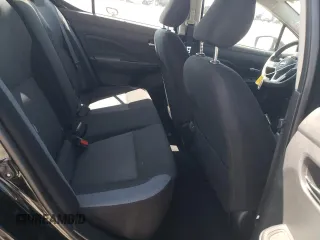 2023 Nissan Versa SV z VIN 3N1CN8EV5PL838140, wystawiony jako Copart lot #54653655 z przebiegiem 53 664 mil mil oraz Szkody całkowita. Historia ofert i sprzedaży dostępna na DreamBid. Obrazek 10.