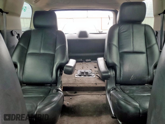 2011 Chevrolet Tahoe LT z VIN 1GNSCBE07BR102826, wystawiony jako Copart lot #54546765 z przebiegiem 234 000 mil mil oraz Szkoda całkowita • Salvage title. Historia ofert i sprzedaży dostępna na DreamBid. Obrazek 10.