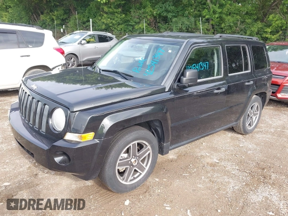 2008 Jeep Patriot Sport z VIN 1J8FT28W18D732298, wystawiony jako IAAI lot #42541347 z przebiegiem 121 615 mil mil oraz . Historia ofert i sprzedaży dostępna na DreamBid. Obrazek 2.