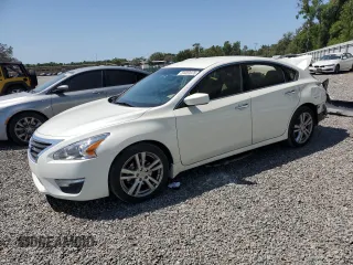 2013 Nissan Altima SV with VIN 1N4BL3AP8DC176513, listed as a Copart auction lot 54453975 with 136,289 mi miles and Salvage Title. Bid and sale history available at carsss.com. Image 1.