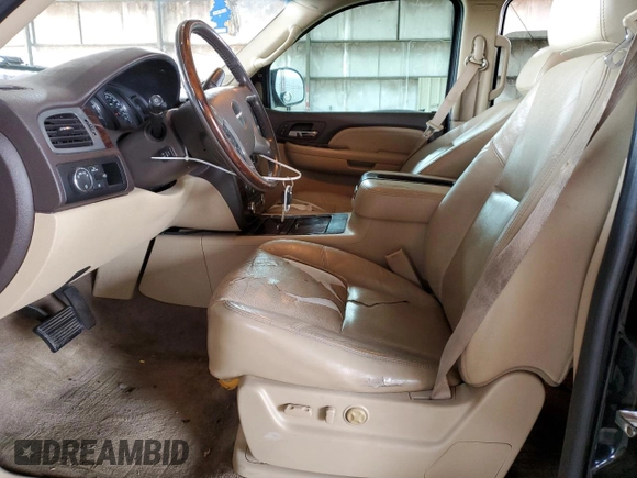 2009 GMC Yukon Denali z VIN 1GKFK03269R144974, wystawiony jako Copart lot #49354815 z przebiegiem 141 569 mil mil oraz Szkoda całkowita • Salvage title. Historia ofert i sprzedaży dostępna na DreamBid. Obrazek 7.