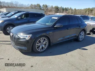 2021 Audi e-tron Prestige z VIN WA1VAAGE3MB020015, wystawiony jako Copart lot #48667165 z przebiegiem 55 428 mil mil oraz Szkody całkowita. Historia ofert i sprzedaży dostępna na DreamBid. Obrazek 1.