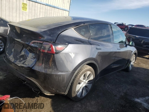 2024 Tesla Model Y Long Range with VIN 7SAYGDEE2RA252101, listed as a Copart auction lot 49514675 with 19,399 mi miles and Salvage Title. Bid and sale history available at DreamBid. Image 3.