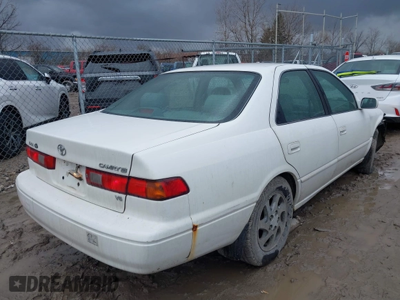 1999 Toyota Camry LE z VIN 4T1BF28K4XU931902, wystawiony jako IAAI lot #41707824 z przebiegiem 171 224 mil mil oraz . Historia ofert i sprzedaży dostępna na DreamBid. Obrazek 4.