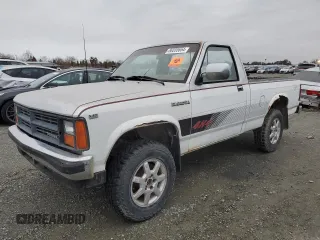 1988 Dodge Dakota с VIN 1B7GR14X7JS669387, выставлен на аукционе Copart как лот 86555654 с пробегом 170 933 миль миль и Чистый • Clean title. История ставок и продаж доступна на DreamBid. Изображение 1.