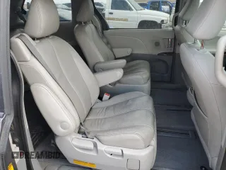 2013 Toyota Sienna XLE z VIN 5TDDK3DC8DS069085, wystawiony jako Copart lot #62768235 z przebiegiem 140 242 mil mil oraz Szkoda całkowita • Salvage title. Historia ofert i sprzedaży dostępna na DreamBid. Obrazek 11.