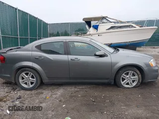 2013 Dodge Avenger SXT z VIN 1C3CDZCG0DN521540, wystawiony jako IAAI lot #40772548 z przebiegiem 145 455 mil mil oraz . Historia ofert i sprzedaży dostępna na DreamBid. Obrazek 13.