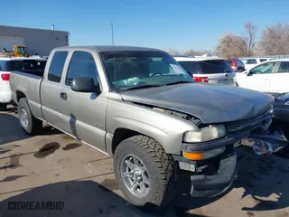 2000 Chevrolet Silverado 1500 LT with VIN 1GCEK19T2YE366690, listed as a IAAI auction lot 41419384 with 266,873 mi miles. Bid and sale history available at carsss.com. Image 1.