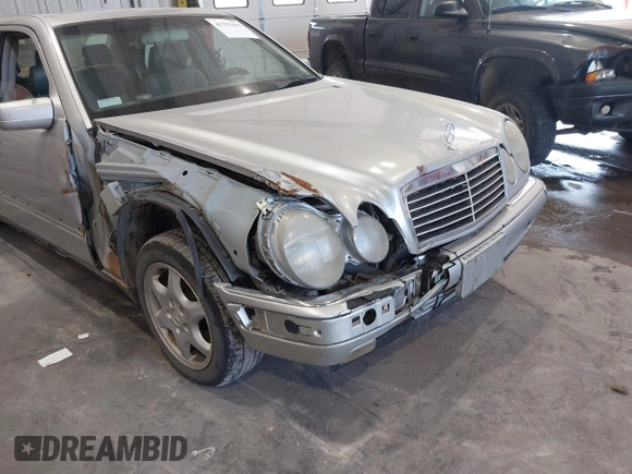 1999 Mercedes-Benz E-Class with VIN WDBJF82HXXX022432, listed as a IAAI auction lot 41793493 with 1 mi miles. Bid and sale history available at carsss.com. Image 6.