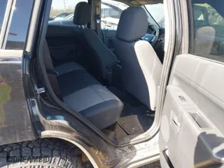 2008 Jeep Grand Cherokee Laredo with VIN 1J8GR48K78C147095, listed as a IAAI auction lot 41848539 with 118,812 mi miles. Bid and sale history available at carsss.com. Image 8.