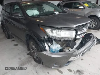 2017 Toyota Highlander LE z VIN 5TDBZRFH6HS386710, wystawiony jako IAAI lot #42226567 z przebiegiem 64 773 mil mil oraz . Historia ofert i sprzedaży dostępna na DreamBid. Obrazek 6.