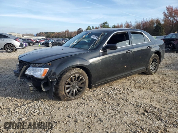 2014 Chrysler 300 z VIN 2C3CCAAG1EH336060, wystawiony jako Copart lot #83682584 z przebiegiem 108 317 mil mil oraz Czysty tytuł • Clean title. Historia ofert i sprzedaży dostępna na DreamBid. Obrazek 1.