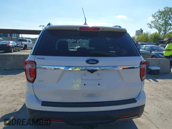 2019 Ford Explorer XLT with VIN 1FM5K7D83KGA27725, listed as a IAAI auction lot 40452438 with 76,913 mi miles and . Bid and sale history available at DreamBid. Image 17.