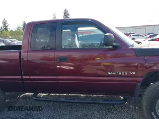 2000 Dodge 1500 z VIN 3B7HF13Z9YG138645, wystawiony jako IAAI lot #42298492 z przebiegiem 138 898 mil mil oraz . Historia ofert i sprzedaży dostępna na DreamBid. Obrazek 13.