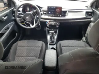2023 Kia Rio S z VIN 3KPA24AD6PE596448, wystawiony jako Copart lot #55446535 z przebiegiem 33 042 mil mil oraz Tytuł czysty. Historia ofert i sprzedaży dostępna na DreamBid. Obrazek 8.