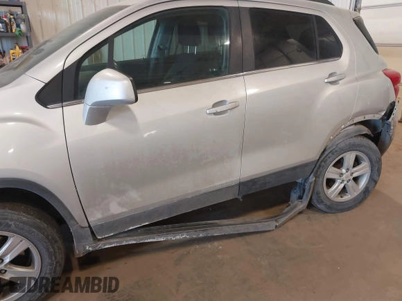 2017 Chevrolet Trax LT with VIN 3GNCJPSB4HL180445, listed as a IAAI auction lot 41420810 with 105,559 mi miles and . Bid and sale history available at carsss.com. Image 6.