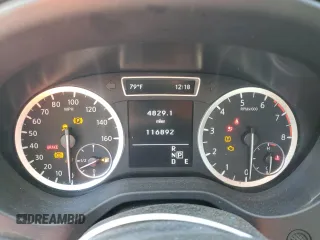 2018 Infiniti QX30 Luxury z VIN SJKCH5CP0JA050711, wystawiony jako Copart lot #48194225 z przebiegiem 116 892 mil mil oraz Szkoda całkowita • Salvage title. Historia ofert i sprzedaży dostępna na DreamBid. Obrazek 9.