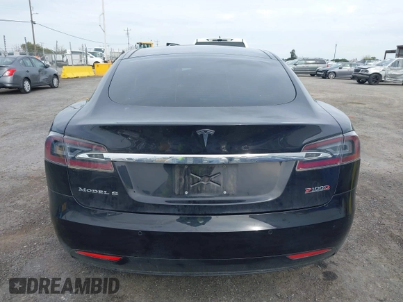 2016 Tesla Model S 90D z VIN 5YJSA1E4XGF171681, wystawiony jako IAAI lot #41836005 z przebiegiem 81 063 mil mil oraz . Historia ofert i sprzedaży dostępna na DreamBid. Obrazek 17.