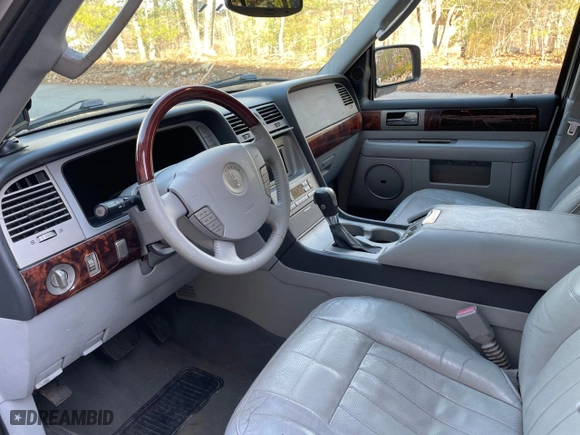 2004 Lincoln Navigator Luxury with VIN 5LMFU28R14LJ28905, listed as a Copart auction lot 50631865 with 147,454 mi miles and Clean Title. Bid and sale history available at carsss.com. Image 9.