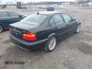 2005 BMW 3 Series 325i with VIN WBAET37435NH06607, listed as a IAAI auction lot 41974725 with 195,378 mi miles. Bid and sale history available at carsss.com. Image 4.