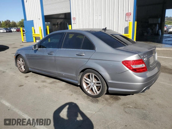 2013 Mercedes-Benz C 300 Sport z VIN WDDGF8AB6DA816602, wystawiony jako Copart lot #59188125 z przebiegiem 158 834 mil mil oraz Czysty tytuł • Clean title. Historia ofert i sprzedaży dostępna na DreamBid. Obrazek 2.