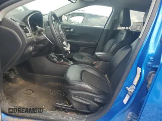 2021 Jeep Compass Altitude z VIN 3C4NJDBB9MT567907, wystawiony jako Copart lot #56241815 z przebiegiem 93 319 mil mil oraz Nie do naprawy • Non repairable. Historia ofert i sprzedaży dostępna na DreamBid. Obrazek 7.