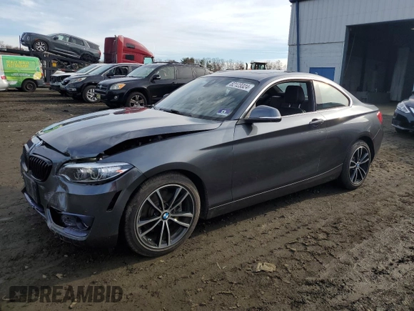 2020 BMW 2 Series 230i xDrive with VIN WBA2J3C07L7D96605, listed as a Copart auction lot 82123324 with 27,826 mi miles and Salvage Title. Bid and sale history available at carsss.com. Image 1.