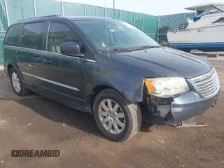 2013 Chrysler Town & Country Touring z VIN 2C4RC1BG5DR690161, wystawiony jako IAAI lot #42279251 z przebiegiem 220 407 mil mil oraz . Historia ofert i sprzedaży dostępna na DreamBid. Obrazek 1.