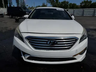 2015 Hyundai Sonata SE with VIN 5NPE24AF5FH072950, listed as a Copart auction lot 52678885 with 140,227 mi miles and Clean Title. Bid and sale history available at carsss.com. Image 5.