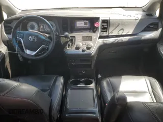 2015 Toyota Sienna SE с VIN 5TDXK3DC6FS632845, выставлен на аукционе Copart как лот 56070745 с пробегом 154 254 миль миль и Списание • Salvage title. История ставок и продаж доступна на DreamBid. Изображение 8.