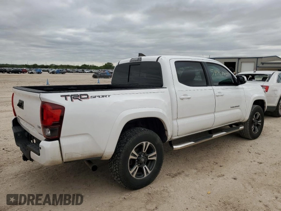 2018 Toyota Tacoma SR5 z VIN 5TFAZ5CNXJX065932, wystawiony jako Copart lot #52046845 z przebiegiem 61 980 mil mil oraz Szkoda całkowita • Salvage title. Historia ofert i sprzedaży dostępna na DreamBid. Obrazek 3.