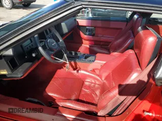 1985 Chevrolet Corvette z VIN 1G1YY0784F5120783, wystawiony jako Copart lot #49300085 z przebiegiem 48 620 mil mil oraz Czysty tytuł • Clean title. Historia ofert i sprzedaży dostępna na DreamBid. Obrazek 7.
