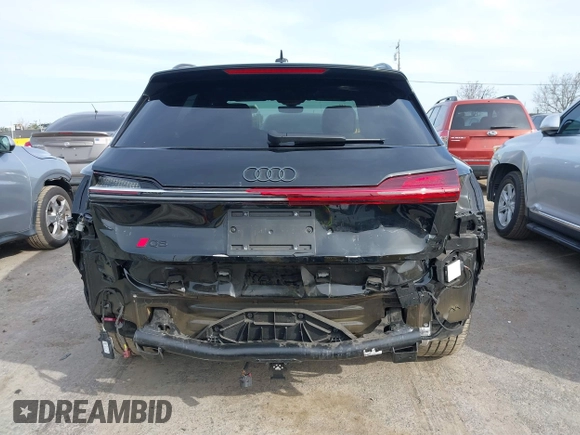 2024 Audi Q8 e-tron z VIN WA16AAGE2RB031437, wystawiony jako IAAI lot #41761720 z przebiegiem 19 579 mil mil oraz . Historia ofert i sprzedaży dostępna na DreamBid. Obrazek 17.
