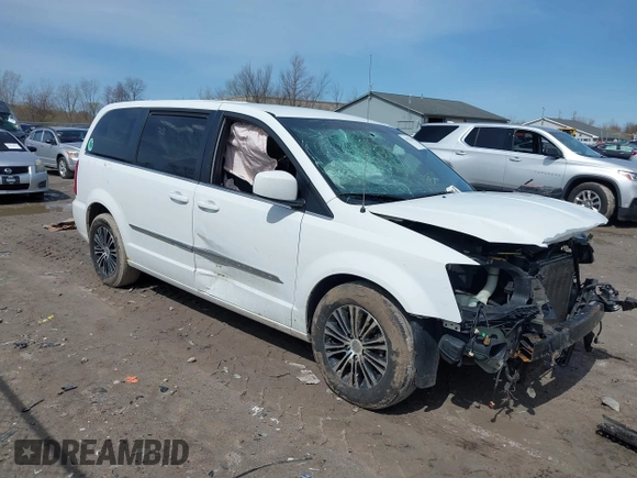 2013 Chrysler Town & Country S with VIN 2C4RC1HG6DR818396, listed as a IAAI auction lot 41922016 with 231,595 mi miles. Bid and sale history available at carsss.com. Image 1.