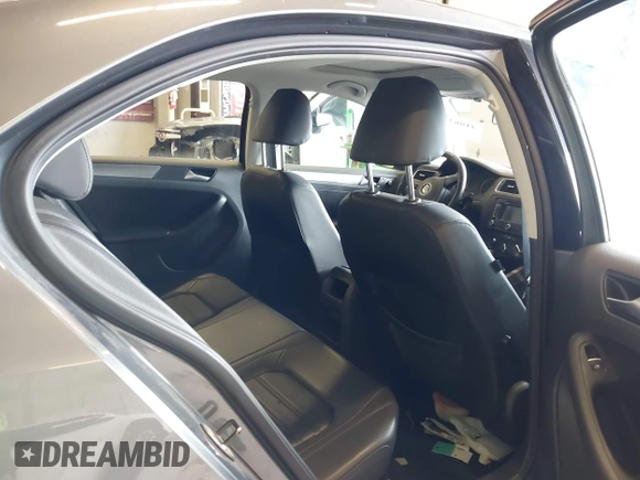 2014 Volkswagen Jetta SEL z VIN 3VWL17AJ8EM388218, wystawiony jako IAAI lot #41862353 z przebiegiem 140 514 mil mil oraz . Historia ofert i sprzedaży dostępna na DreamBid. Obrazek 8.