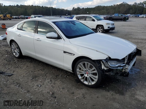 2017 Jaguar XF 20d Prestige with VIN SAJBE4BN5HCY44573, listed as a Copart auction lot 80104004 with 75,015 mi miles and Salvage Title. Bid and sale history available at carsss.com. Image 4.