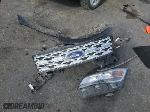 2019 Ford Explorer XLT z VIN 1FM5K8D8XKGA08921, wystawiony jako Copart lot #61784075 z przebiegiem 113 954 mil mil oraz Szkoda całkowita • Salvage title. Historia ofert i sprzedaży dostępna na DreamBid. Obrazek 13.