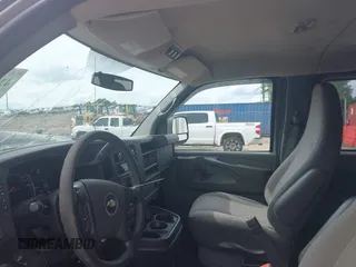 2012 Chevrolet Express Passenger 1LT z VIN 1GAZG1FAXC1179373, wystawiony jako IAAI lot #42348209 z przebiegiem 112 719 mil mil oraz . Historia ofert i sprzedaży dostępna na DreamBid. Obrazek 20.