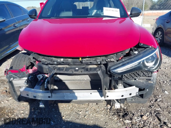 2019 Alfa Romeo Stelvio Ti Sport z VIN ZASPAKBN6K7C43720, wystawiony jako IAAI lot #41174120 z przebiegiem 55 446 mil mil oraz . Historia ofert i sprzedaży dostępna na DreamBid. Obrazek 6.