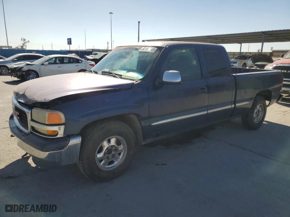 2002 GMC Sierra 1500 SLE with VIN 2GTEC19T221207285, listed as a Copart auction lot 88169715 with 255,121 mi miles and Salvage Title. Bid and sale history available at carsss.com. Image 1.