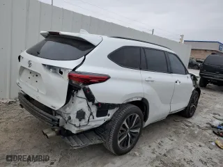 2022 Toyota Highlander XSE with VIN 5TDLZRAHXNS123496, listed as a Copart auction lot 79821694 with 41,095 mi miles and Salvage Title. Bid and sale history available at carsss.com. Image 3.