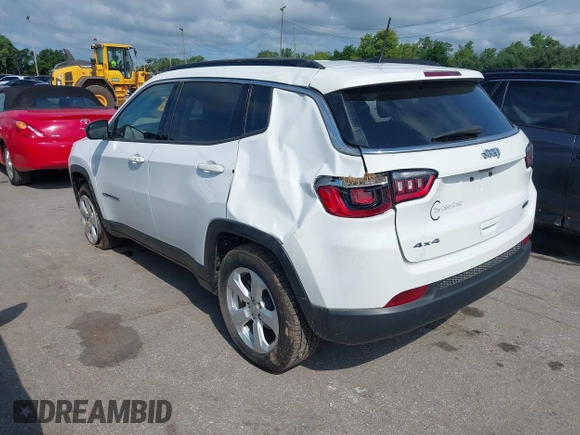 2022 Jeep Compass Latitude z VIN 3C4NJDBB9NT122004, wystawiony jako IAAI lot #42752941 z przebiegiem 108 509 mil mil oraz . Historia ofert i sprzedaży dostępna na DreamBid. Obrazek 3.