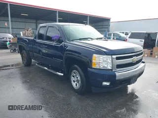 2007 Chevrolet Silverado 1500 LT w/1LT with VIN 2GCEC19C871611411, listed as a IAAI auction lot 41595381 with 198,104 mi miles. Bid and sale history available at carsss.com. Image 1.
