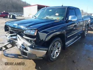2005 Chevrolet Silverado 1500 Z71 with VIN 1GCEK19Z55Z159638, listed as a IAAI auction lot 41601440 with 158,860 mi miles. Bid and sale history available at carsss.com. Image 2.