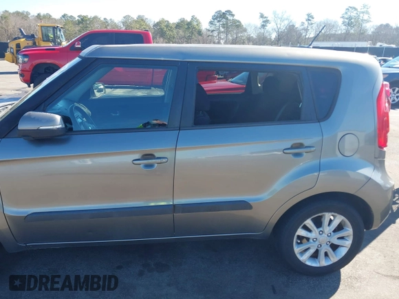2013 Kia Soul ! with VIN KNDJT2A6XD7521718, listed as a IAAI auction lot 41683625 with 216,332 mi miles. Bid and sale history available at carsss.com. Image 6.