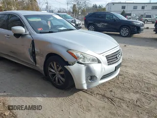 2013 Infiniti M with VIN JN1BY1AR0DM600278, listed as a IAAI auction lot 41303485 with 298,943 mi miles. Bid and sale history available at carsss.com. Image 1.